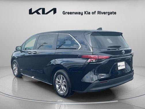 2021 Toyota Sienna XLE 7 Passenger