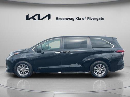 2021 Toyota Sienna XLE 7 Passenger