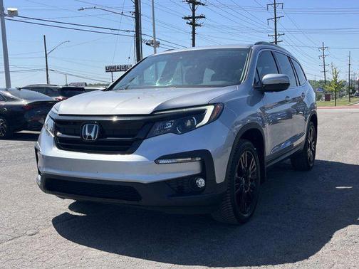 Silver Metallic 2022 Honda Pilot AWD Special Edition