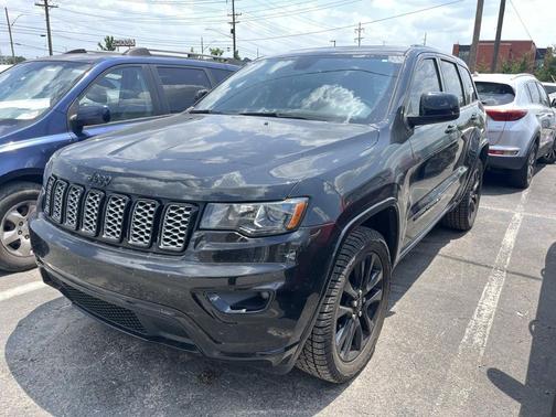 Diamond Black Crystal Pearlcoat 2021 Jeep Grand Cherokee Laredo