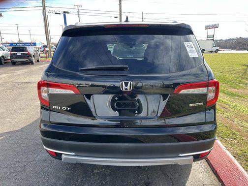 2022 Honda Pilot Touring 8-Passenger