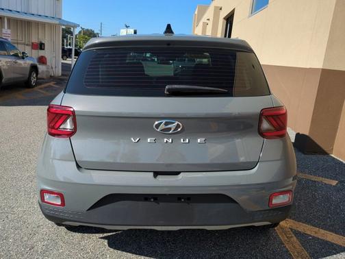 2021 Hyundai VENUE SE
