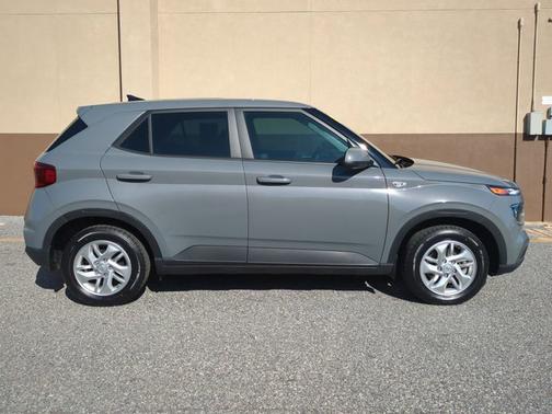2021 Hyundai VENUE SE
