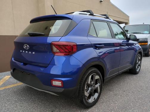 2023 Hyundai VENUE Limited