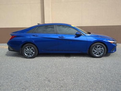2024 Hyundai ELANTRA HEV Blue