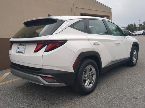 2025 Hyundai TUCSON SE