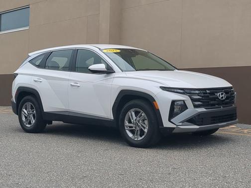 2025 Hyundai TUCSON SE