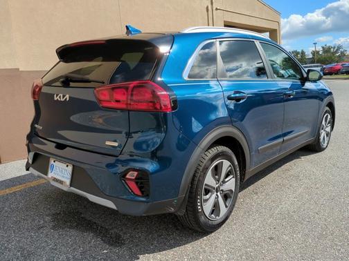 2022 Kia Niro LX