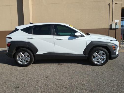 2025 Hyundai KONA SE