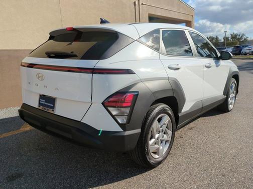 2025 Hyundai KONA SE