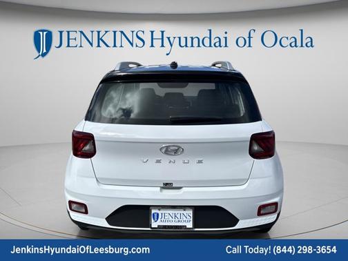 Lunar White w/Black Roof 2026 Hyundai VENUE SEL