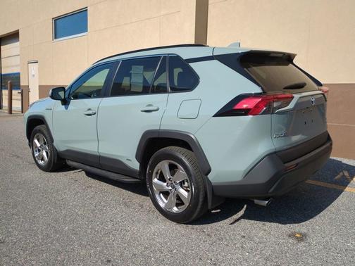 2021 Toyota RAV4 Hybrid XLE Premium