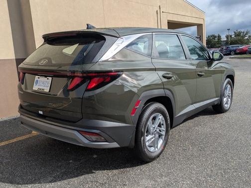 2026 Hyundai TUCSON SE