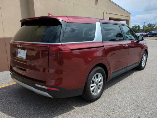 2024 Kia Carnival LX
