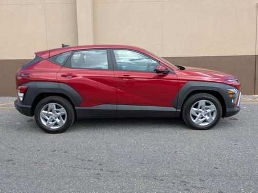 2025 Hyundai KONA SE
