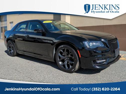2022 Chrysler 300 Touring L