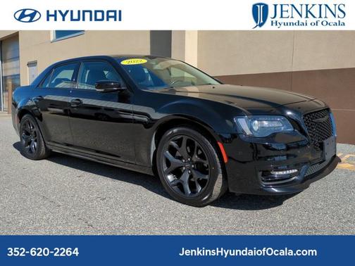 2022 Chrysler 300 Touring L