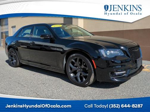 2022 Chrysler 300 Touring L