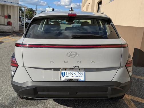 2026 Hyundai KONA SE