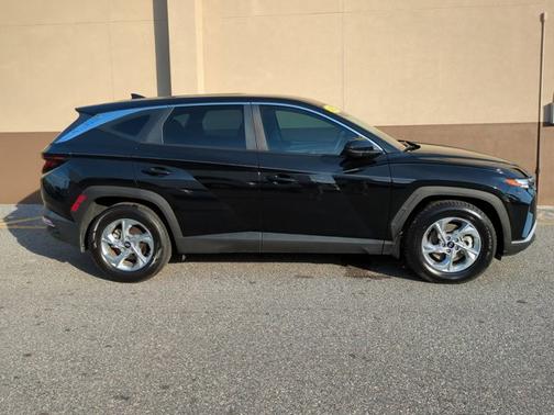 2023 Hyundai TUCSON SE