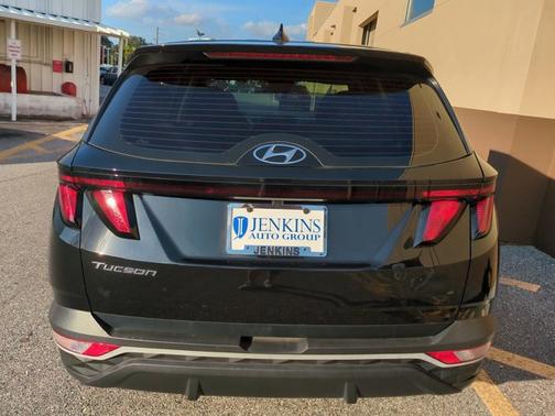 2023 Hyundai TUCSON SE