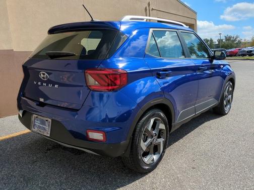2024 Hyundai VENUE SEL