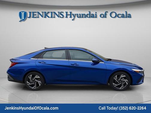 2025 Hyundai ELANTRA Limited