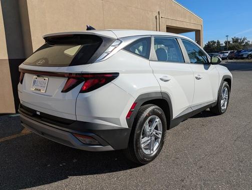 2026 Hyundai TUCSON SE