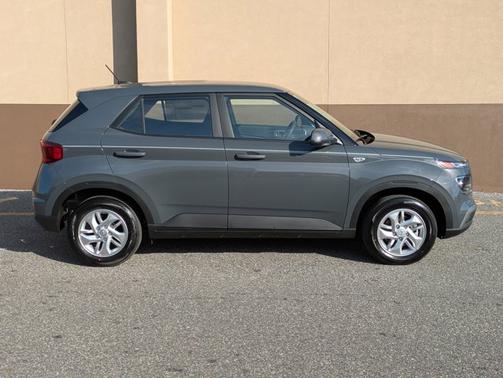 2026 Hyundai VENUE SE