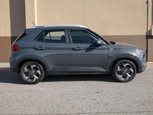 Ecotronic Gray 2023 Hyundai VENUE SEL