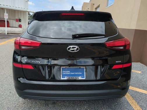 2021 Hyundai TUCSON SE