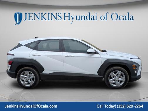 Atlas White 2026 Hyundai KONA SE