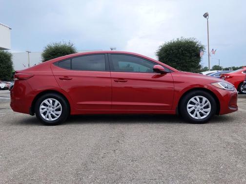 2018 Hyundai ELANTRA SE