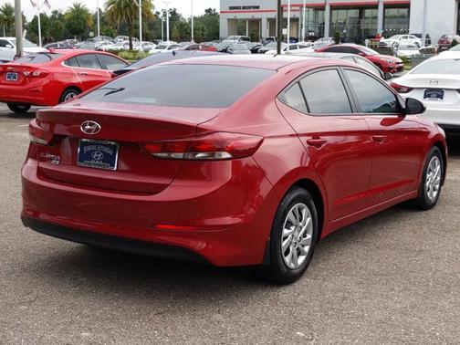 2018 Hyundai ELANTRA SE