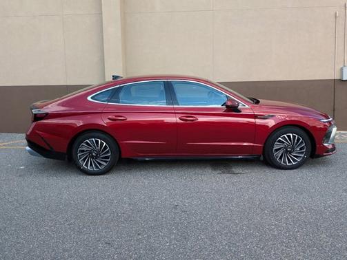 2025 Hyundai SONATA Hybrid SEL