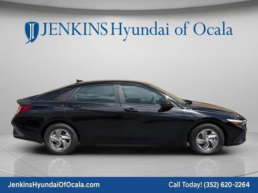 Abyss Black 2026 Hyundai ELANTRA SE
