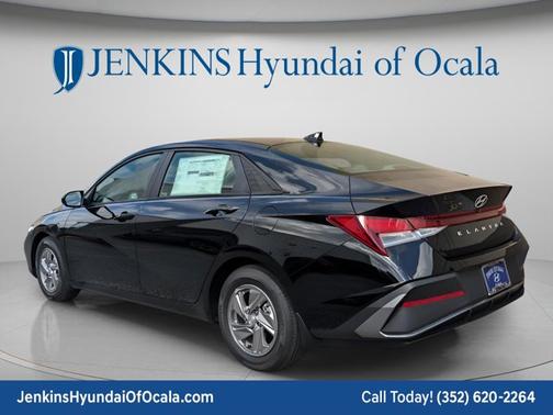 Abyss Black 2026 Hyundai ELANTRA SE