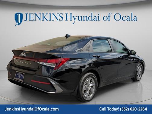 Abyss Black 2026 Hyundai ELANTRA SE