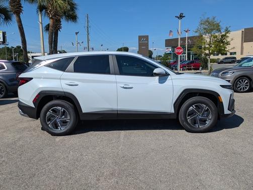 Creamy White Pearl 2026 Hyundai TUCSON Hybrid Blue SE