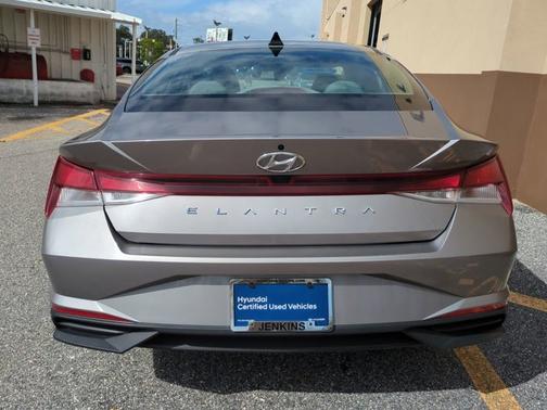 2021 Hyundai ELANTRA SEL
