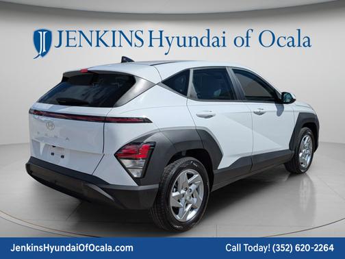 Atlas White 2027 Hyundai KONA SE