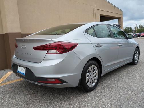2020 Hyundai ELANTRA SE