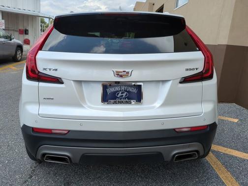 2022 Cadillac XT4 AWD Premium Luxury