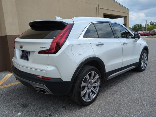 2022 Cadillac XT4 AWD Premium Luxury