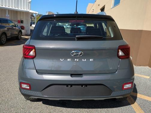 2024 Hyundai VENUE Limited