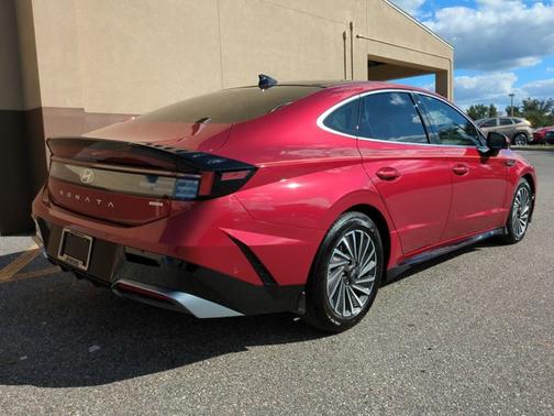 2025 Hyundai SONATA Hybrid Limited