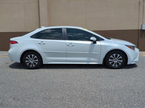2022 Toyota Corolla Hybrid LE