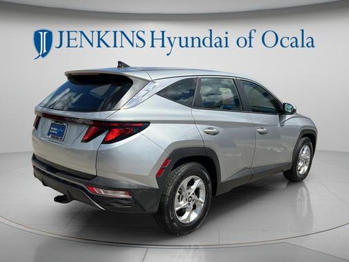 Shimmering Silver 2024 Hyundai TUCSON SE