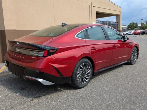 2025 Hyundai SONATA Hybrid Limited