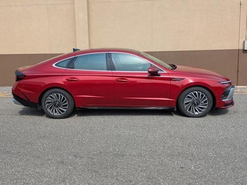 2025 Hyundai SONATA Hybrid Limited